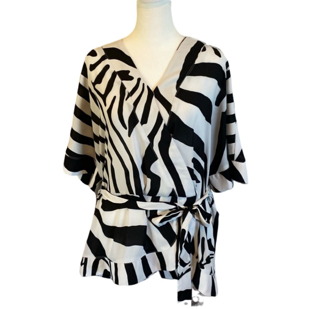 Worthington zebra print short sleeve blouse. Black/white. tie-waist. LT.